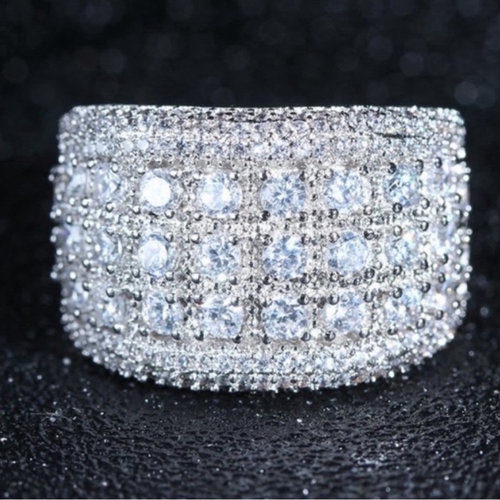 NEW WIDE 925 STERLING SILVER DIAMOND RING, CUTE RING, SHINY RING. - Picture 4 of 7